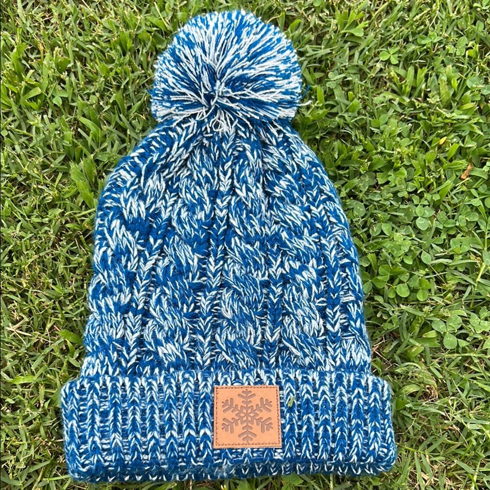 Chunky Knit Blue and White Pom-Pom Beanie